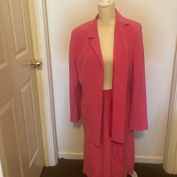 Liz Claiborne Dresses & Skirts - Beautiful 2 piece suit Liz Claiborne pink size 16